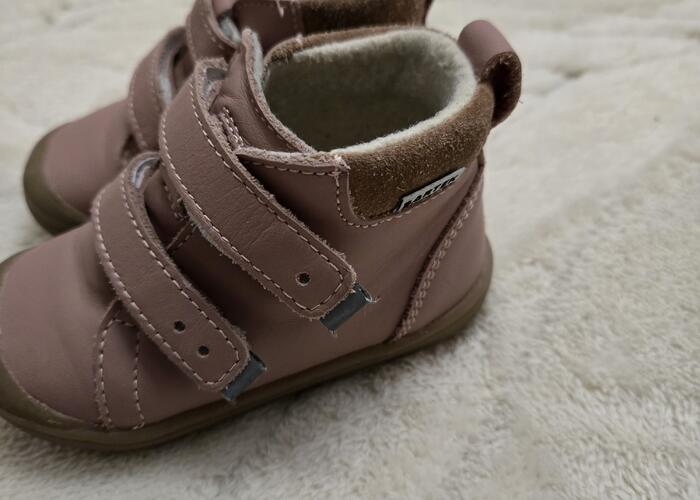 Grajewo ogłoszenia: Buciki dla dziewczynki rozmiar 20, firmą Bartek. 
Bardzo dobry stan.